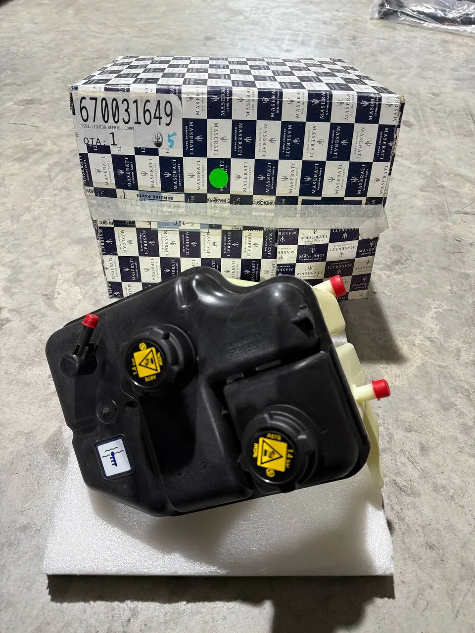 Maserati Complete Coolant Tank Complete Coolant Tank