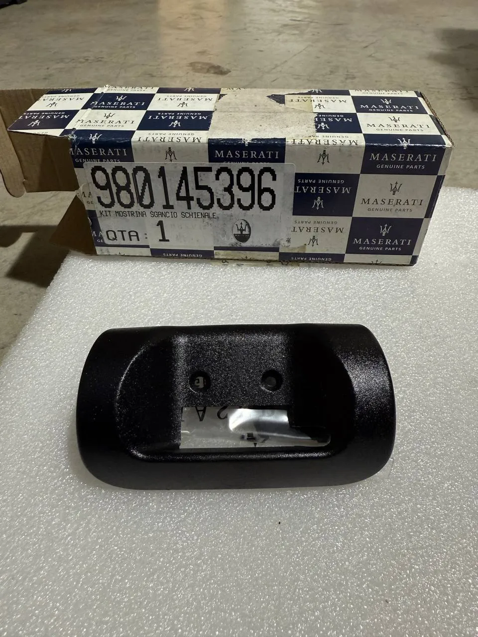 Maserati RH Release Trim Plate Kit RH Release Trim Plate Kit